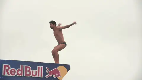 Carlos Gimeno, en la prueba del Red Bull Cliff Diving en Boston Carlos Gimeno, en la prueba del Red Bull Cliff Diving en Boston