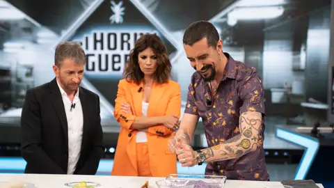 Marron sorprende a Pablo Motos y a Maribel Verdú con sus 'Espaguetis Camaleón' Marron sorprende a Pablo Motos y a Maribel Verdú con sus 'Espaguetis Camaleón'