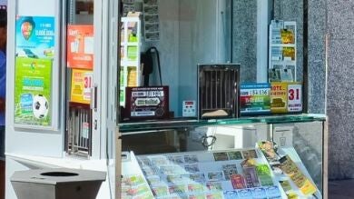 Mató a una empleada de la ONCE porque no tenía para pagar los 'rascas': 
