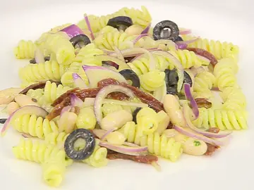 Ensalada de pasta y alubias blancas, de Arguiñano: "Una receta rica, rápida y vistosa" Ensalada de pasta y alubias blancas, de Arguiñano: "Una receta rica, rápida y vistosa"