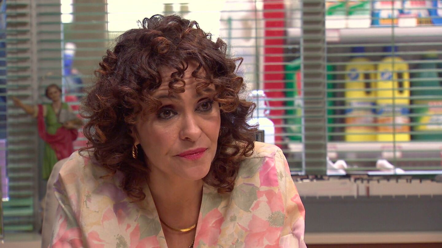 Nieves pide explicaciones a Vicente tras sorprenderlo con Paola: “¡Dime la verdad!”