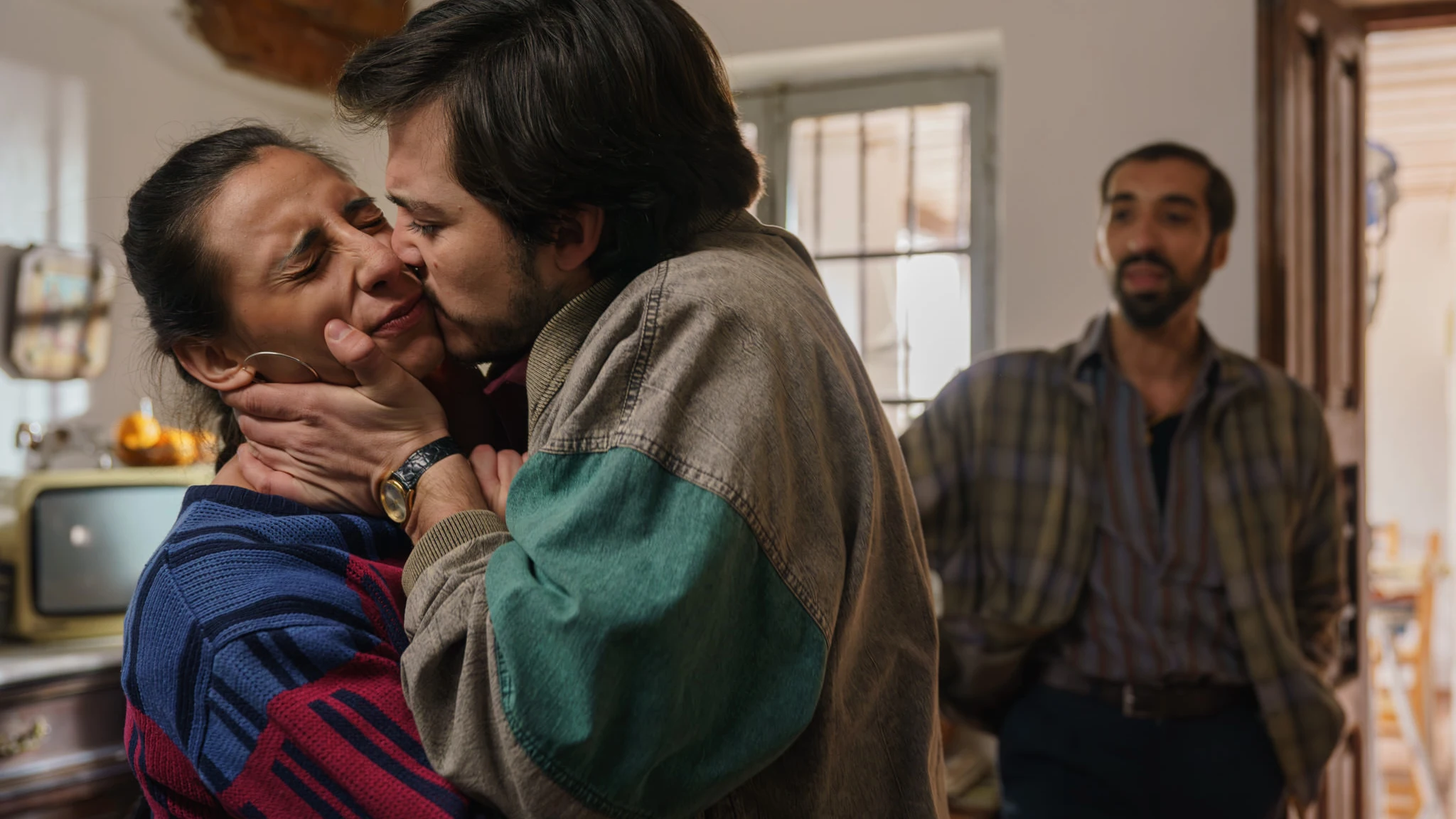 Maribel recibe a Juan mientras Eladio prepara su boda: “Os casaréis en unos días”