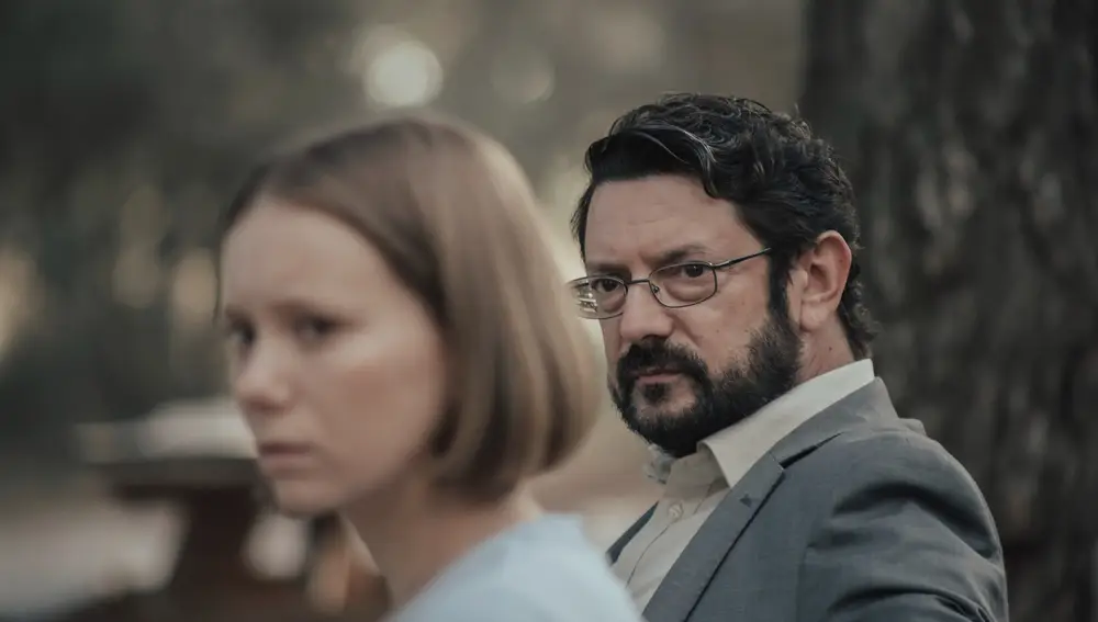 Laia Manzanares como Carolina y Manolo Solo como Leo en 'La desconocida' Laia Manzanares como Carolina y Manolo Solo como Leo en 'La desconocida'