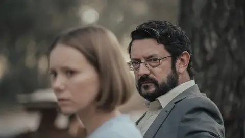 Laia Manzanares como Carolina y Manolo Solo como Leo en 'La desconocida' Laia Manzanares como Carolina y Manolo Solo como Leo en 'La desconocida'
