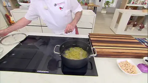 Cuece la pasta Cuece la pasta