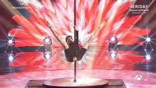 ¡El sexy pole-dance de Javier Ambrossi!: Paga su apuesta fallida sobre 