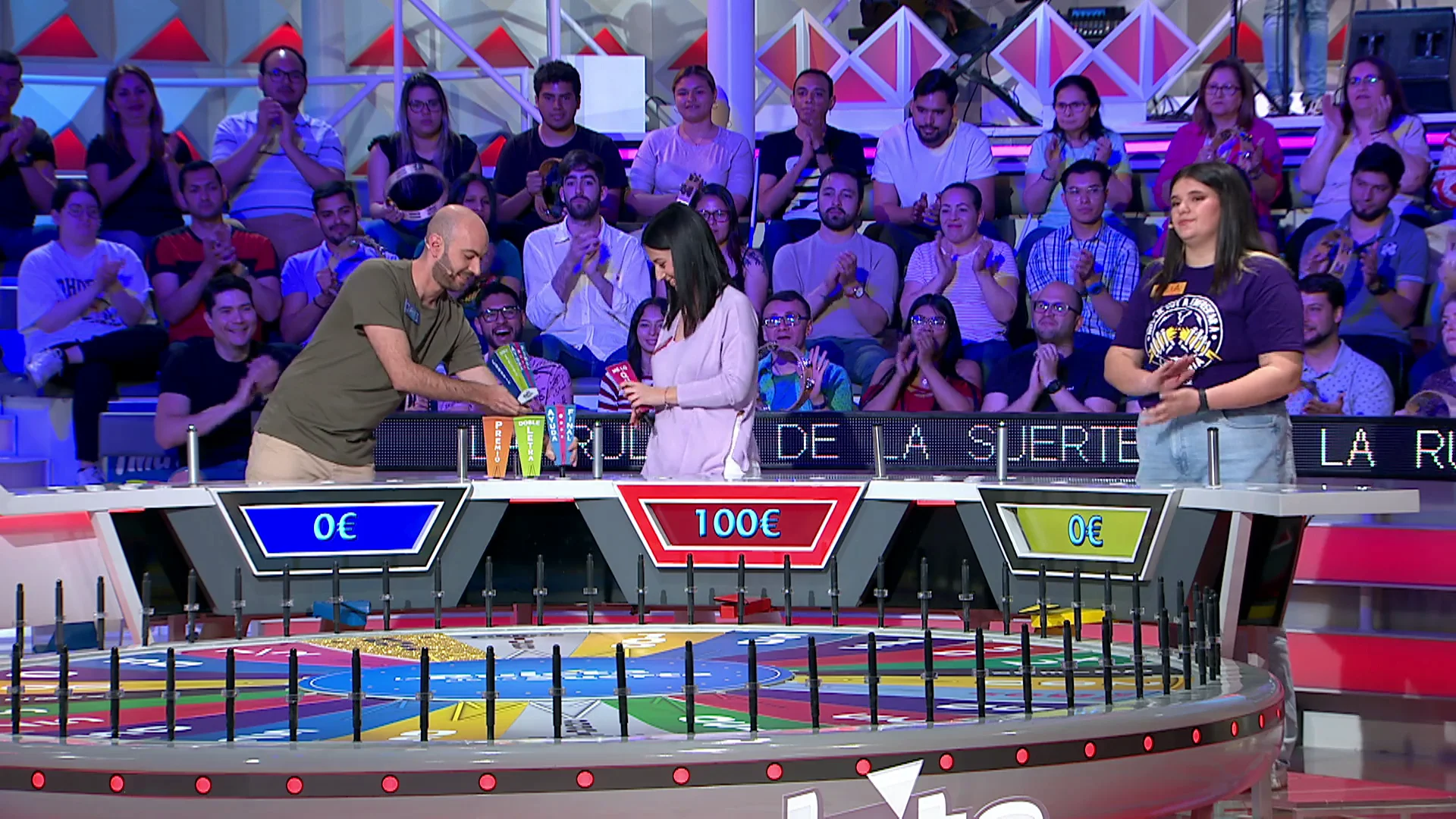 ¡Un robo que fastidia una final! La concursante utiliza un gajo para intentar alanzar el bote ¡Un robo que fastidia una final! La concursante utiliza un gajo para intentar alanzar el bote