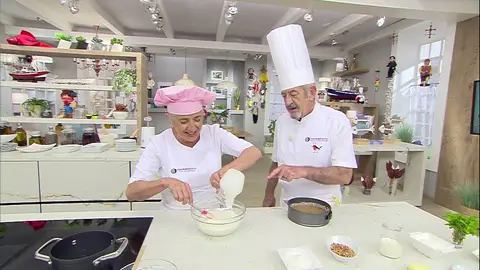 En un bol ponemos el queso en crema y la nata En un bol ponemos el queso en crema y la nata