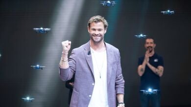 Chris Hemsworth pasa de Thor a 'el señor de los drones': ¡así será el futuro!