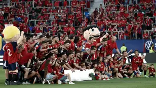 Los jugadores de Osasuna celebran su clasificación para Europa tras la última jornada de Liga