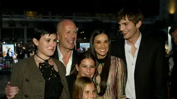 Bruce Willis con su exmujer Demi Moore, Ashton Kutcher y sus hijas, Rumer, Scout y Tallulah