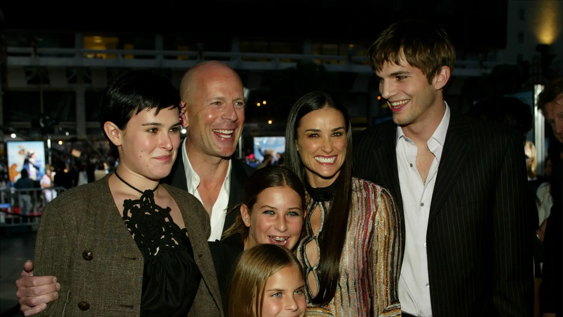 Bruce Willis con su exmujer Demi Moore, Ashton Kutcher y sus hijas, Rumer, Scout y Tallulah