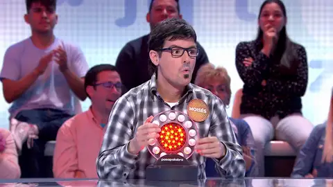 Moisés derrama ‘Lágrimas de amor’ con su acierto de chiripa con Camela Moisés derrama ‘Lágrimas de amor’ con su acierto de chiripa con Camela