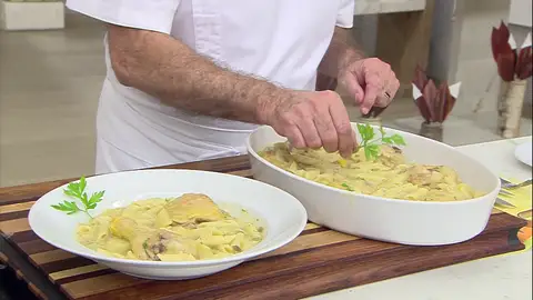 Pollo guisado en salsa de manzana, la original receta de Bruno Oteiza Pollo guisado en salsa de manzana, la original receta de Bruno Oteiza