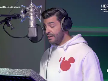 Paula Echevarría y Miguel Torres, en el estudio: "Él es karaoke-man" Paula Echevarría y Miguel Torres, en el estudio: "Él es karaoke-man"