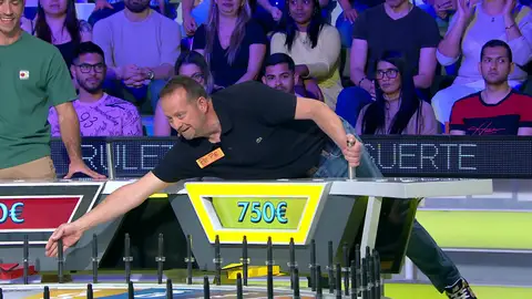 Pepe no aguanta las ganas de tirar de la ruleta y la lía por no hacer caso a Jorge Fernández: “Tú verás” Pepe no aguanta las ganas de tirar de la ruleta y la lía por no hacer caso a Jorge Fernández: “Tú verás”