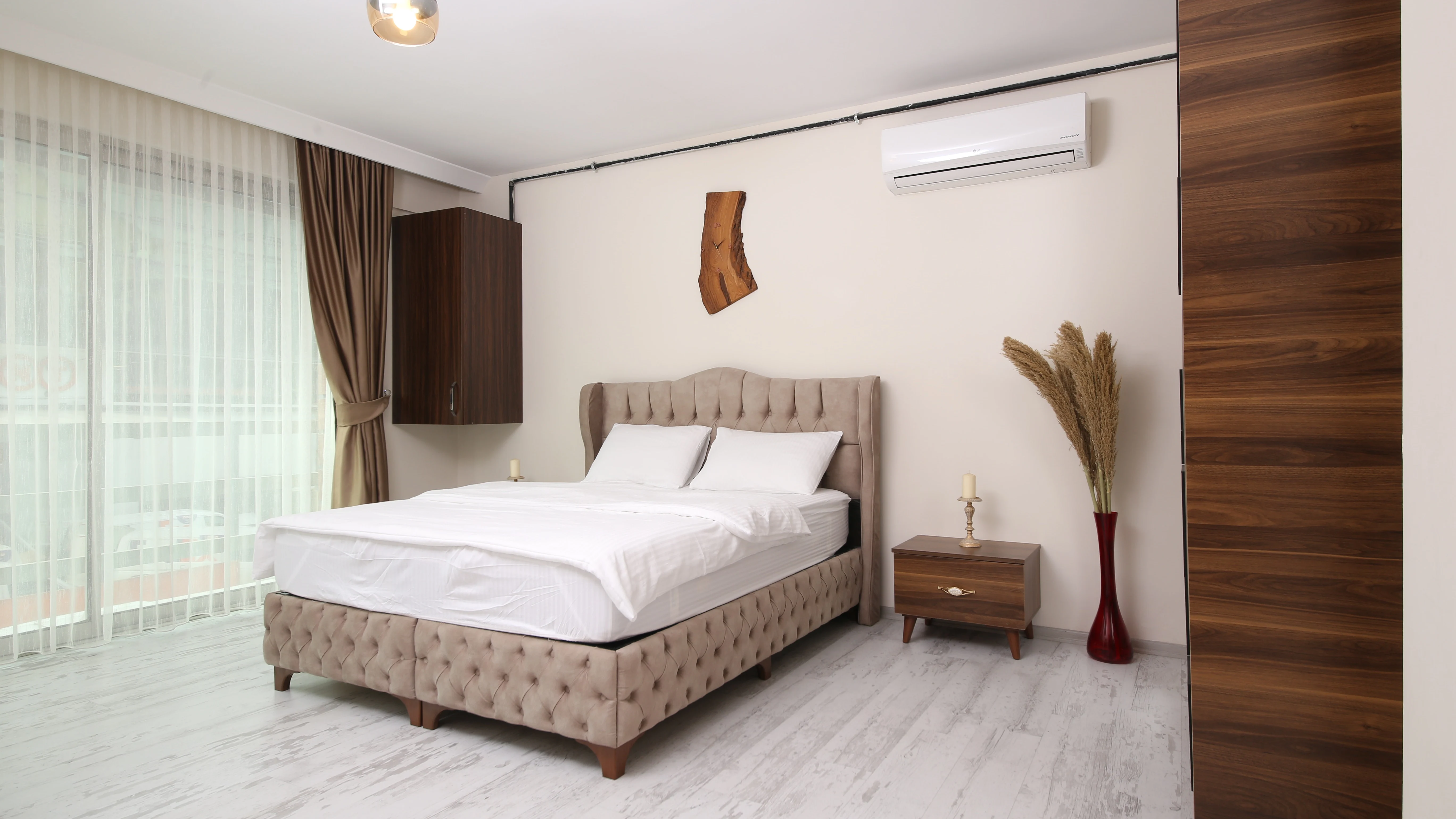 Una habitaci&oacute;n de hotel