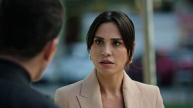 ¿Primera crisis de pareja entre Derya y Pars?: “Desde que te nombraron fiscal jefe estás muy distante conmigo” 