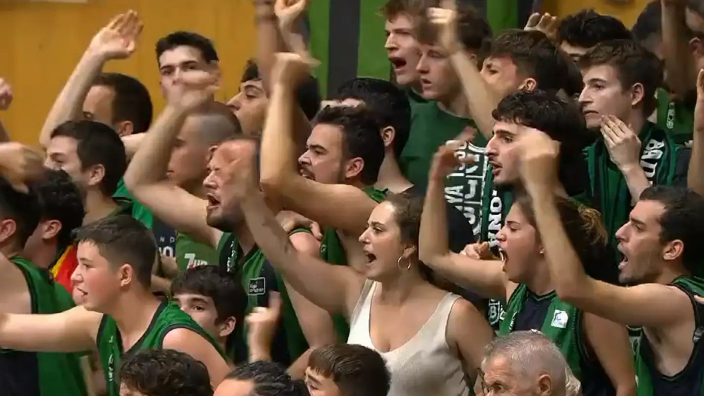 Parte de la afici&oacute;n del Joventut llamando "asesino" a Yabusele