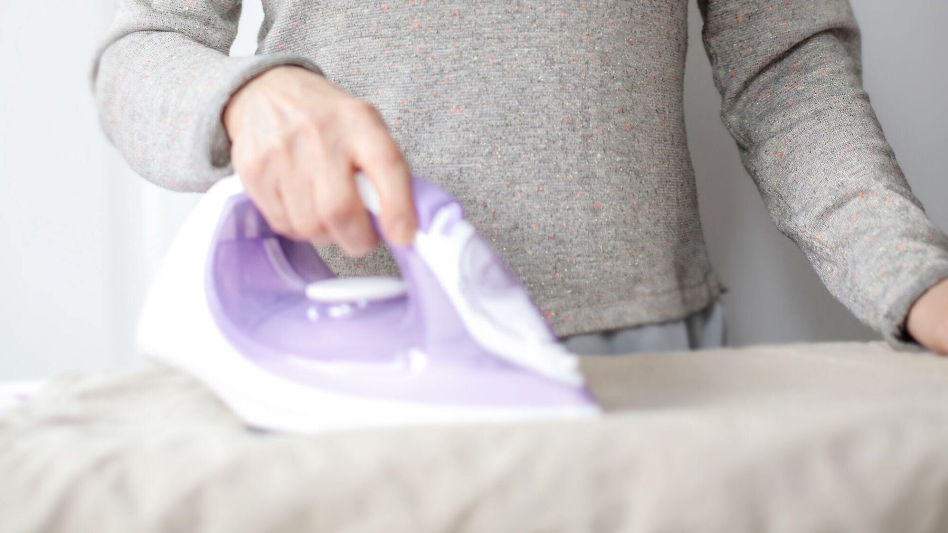 El truco casero para que la ropa dure más tiempo planchada