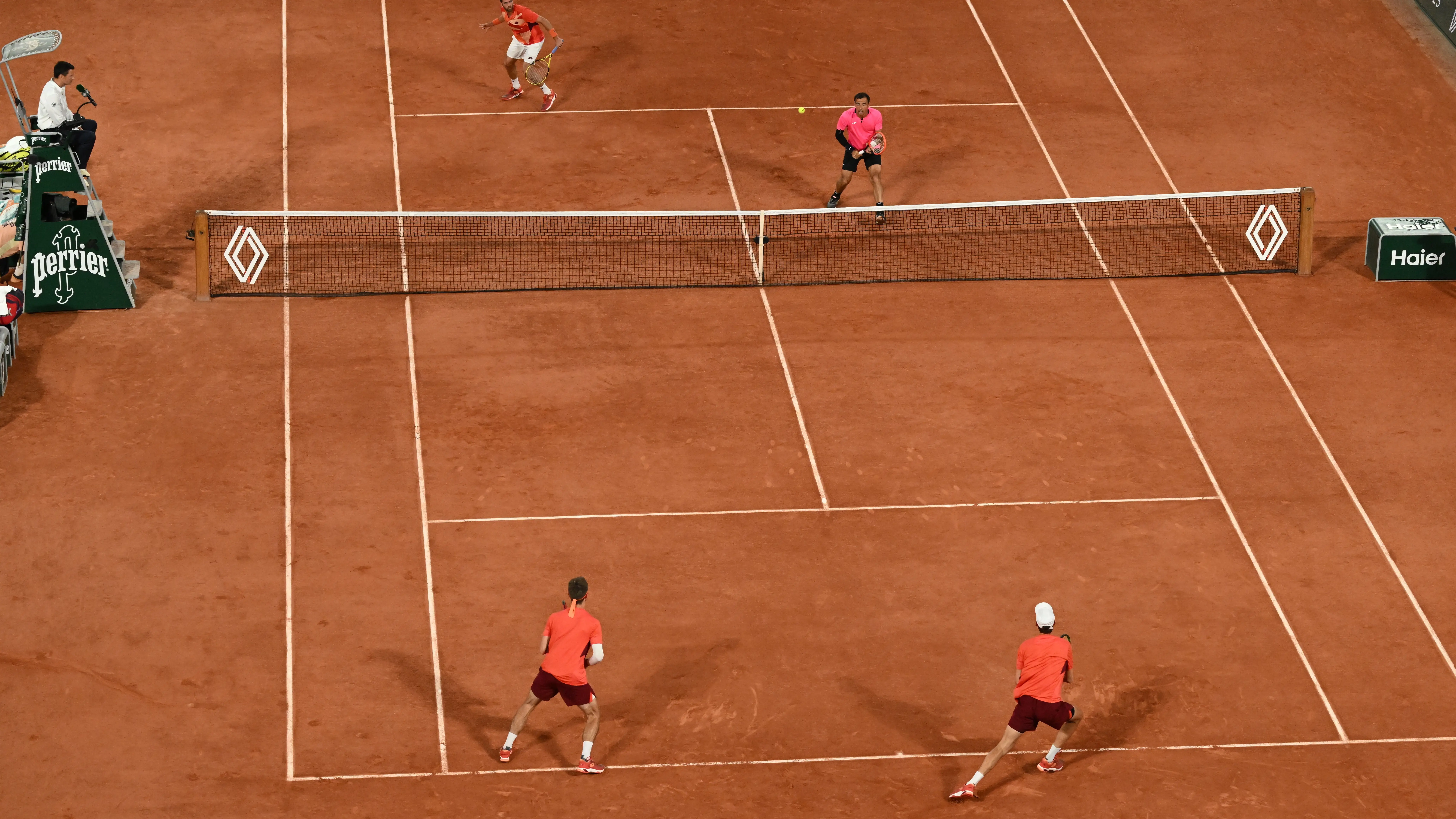 Austin Krajicek e Ivan Dodig contra Joran Vliegen y Sander Gille en la final de dobles en Roland Garros