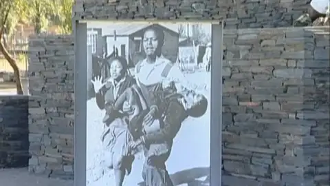 Revuelta racial estudiantes en Soweto Revuelta racial estudiantes en Soweto