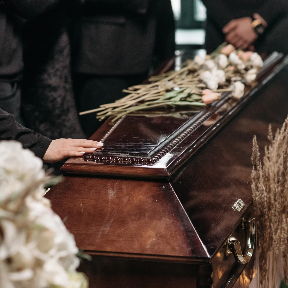 Una mujer declarada muerta 'resucita' en su propio ataúd durante el  velatorio