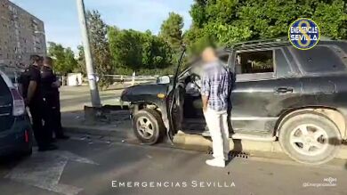 Se estampa contra una farola multiplicando por 7 la tasa de alcohol, es reincidente y conducía sin carné