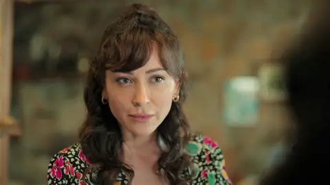 Sengül se enfrenta a Gönül al descubrir que quiso echarla de su casa: "Como vuelvas a meterte conmigo o con mis hijos, me las vas a pagar" Sengül se enfrenta a Gönül al descubrir que quiso echarla de su casa: "Como vuelvas a meterte conmigo o con mis hijos, me las vas a pagar"