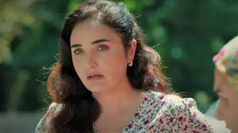 Sengül descubre que... ¡es Gönül la que quiere echarla de casa! Sengül descubre que... ¡es Gönül la que quiere echarla de casa!