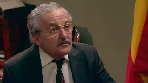 Luján intenta salvar a Carballo de la cárcel tras agredir a un policía: “¡Ha sido un accidente, márchate lejos!” Luján intenta salvar a Carballo de la cárcel tras agredir a un policía: “¡Ha sido un accidente, márchate lejos!”