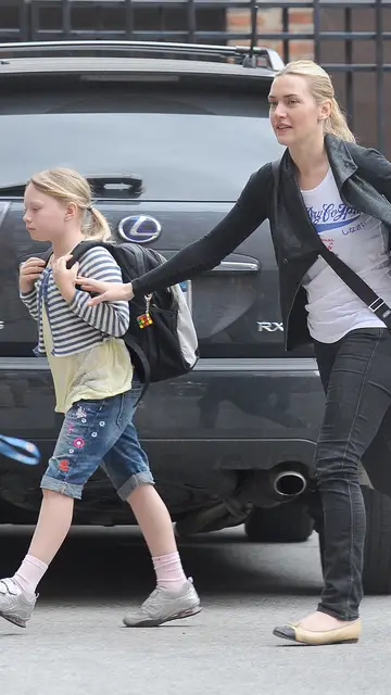 Kate Winslet y su hija Mia cuando era pequeña Kate Winslet y su hija Mia cuando era pequeña