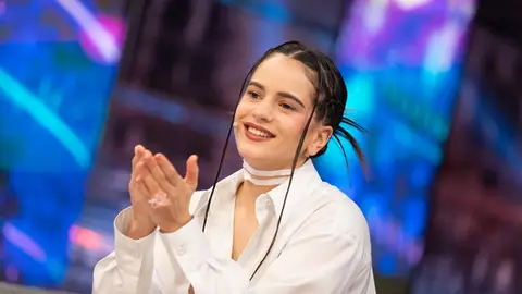 La confesión de Rosalía sobre Rauw Alejandro: "Hemos sobrevivido a un lanzamiento" La confesión de Rosalía sobre Rauw Alejandro: "Hemos sobrevivido a un lanzamiento"