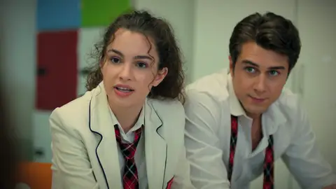 ¡Máxima tensión! Aybike estalla contra su prima delante de todos sus compañeros ¡Máxima tensión! Aybike estalla contra su prima delante de todos sus compañeros