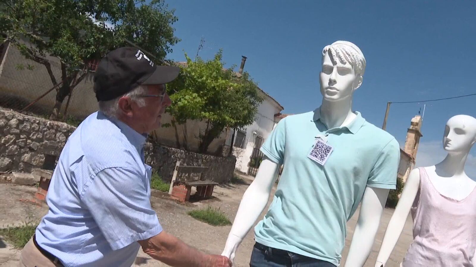 Maniquíes que buscan casa en los pueblos de Segovia