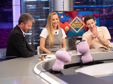 Jennifer Lawrence y Andrew Barth Feldman opinan de las formas del amor con las hormigas: "El morreo matutino..." Jennifer Lawrence y Andrew Barth Feldman opinan de las formas del amor con las hormigas: "El morreo matutino..."