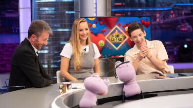 Jennifer Lawrence y Andrew Barth Feldman opinan de las formas del amor con las hormigas: 