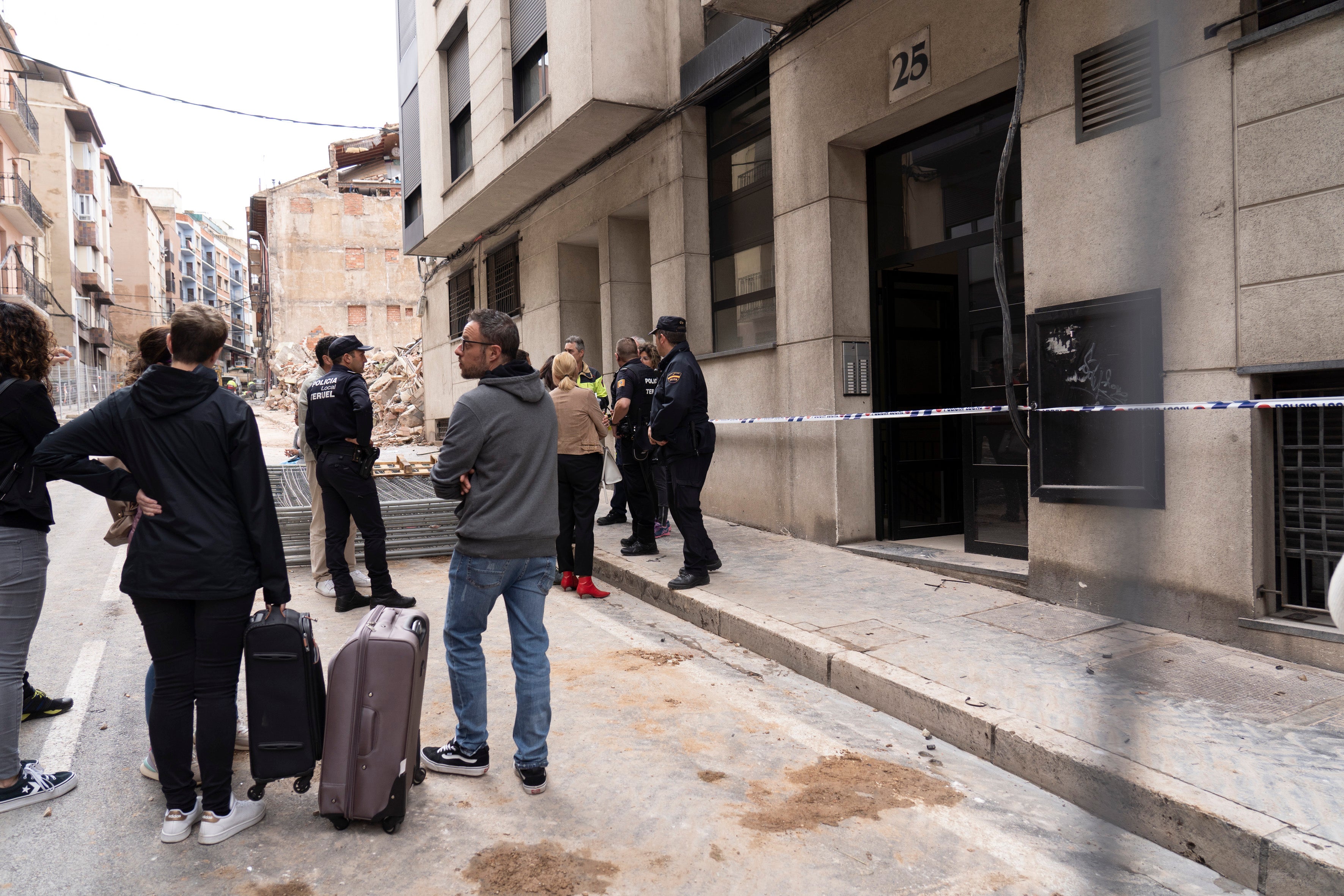 Los vecinos del edificio derrumbado en Teruel habían denunciado "Si pasa de madrugada morimos todos"