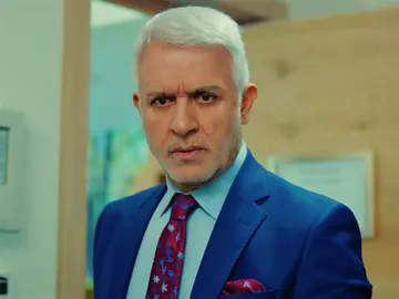 Halit descubre que Yildiz ha estado en el mismo hotel que Kemal, ¿qué pasará ahora? Halit descubre que Yildiz ha estado en el mismo hotel que Kemal, ¿qué pasará ahora?