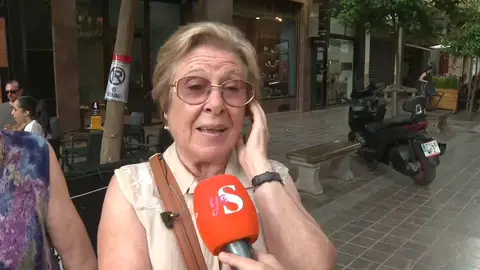 Sin dinero ni viaje del Imserso por la estafa de una agencia en Valencia: "Vinimos a reclamar y estaba todo desmantelado" Sin dinero ni viaje del Imserso por la estafa de una agencia en Valencia: "Vinimos a reclamar y estaba todo desmantelado"