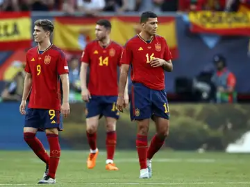 Gavi, Laporte y Rodri durante el partido Gavi, Laporte y Rodri durante el partido
