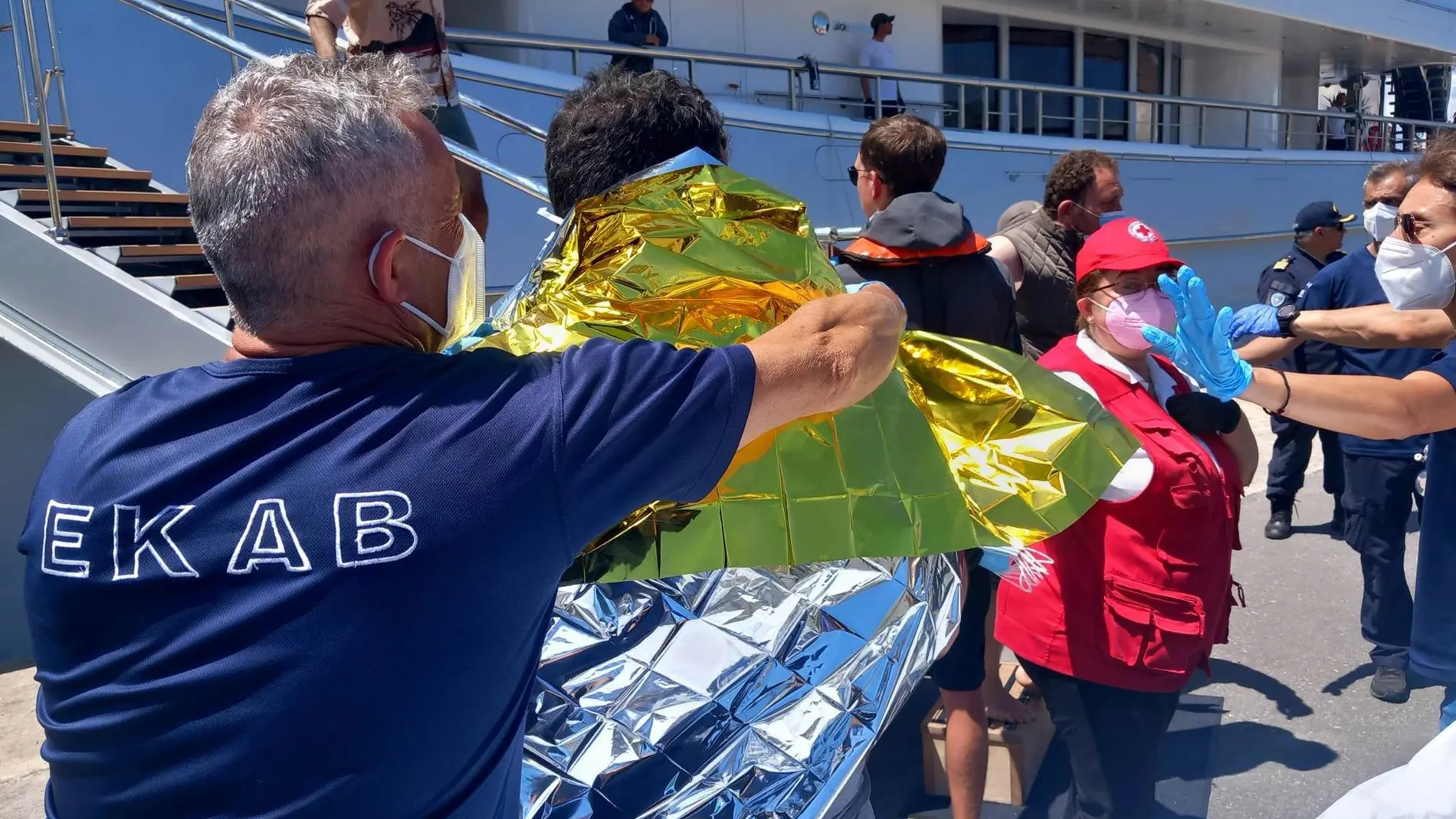 Médicos del Servicio Nacional de Ambulancias de Emergencia de Grecia (EKAV) Médicos del Servicio Nacional de Ambulancias de Emergencia de Grecia (EKAV)