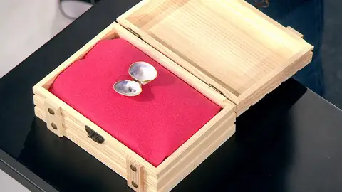 Una pareja halla tres perlas en dos almejas en menos de 24 horas: ¡Descubrimos su valor en directo! Una pareja halla tres perlas en dos almejas en menos de 24 horas: ¡Descubrimos su valor en directo!