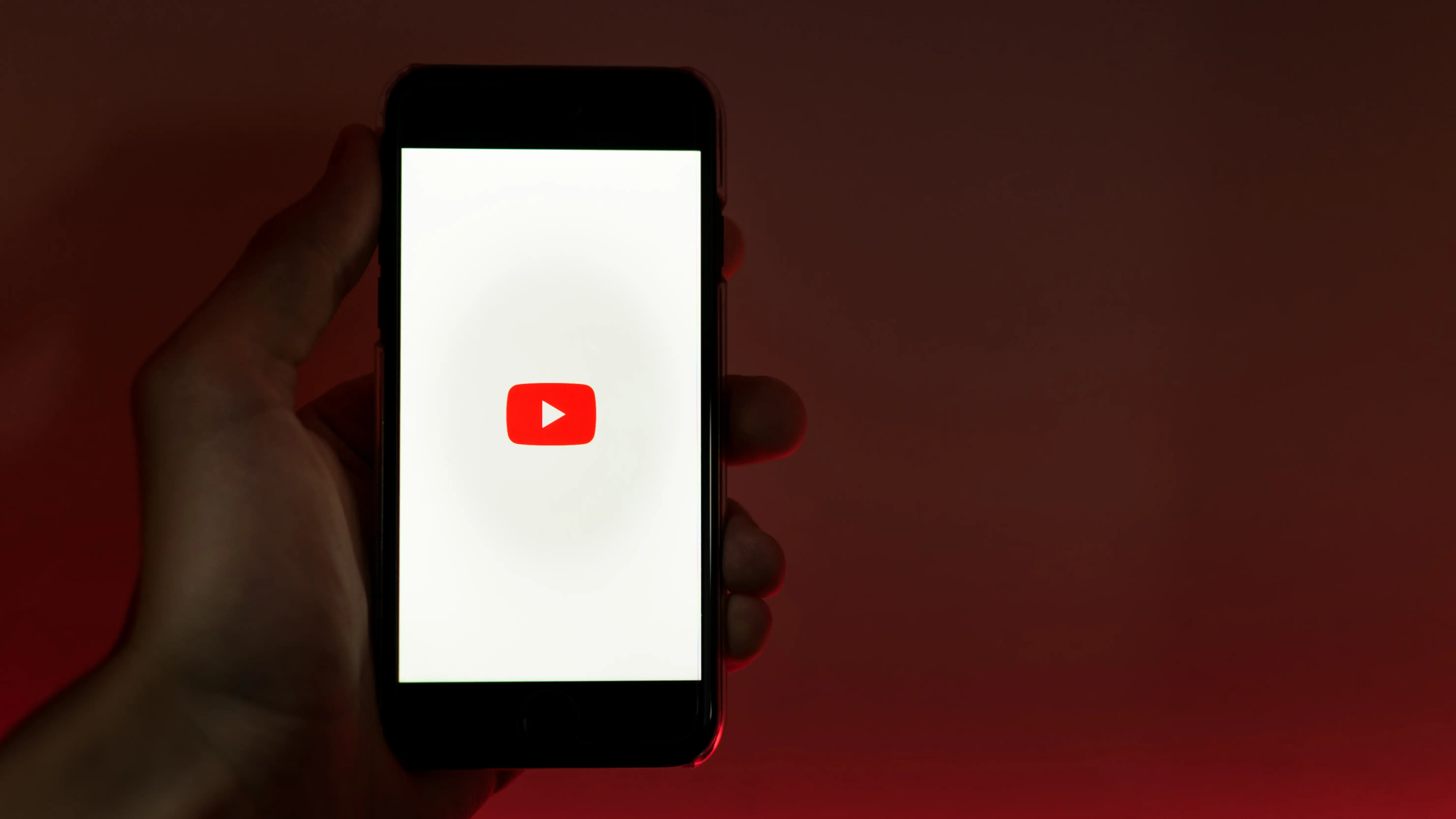 Móvil con la aplicación de YouTube Móvil con la aplicación de YouTube
