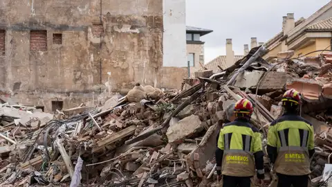 Restos del edificio de cinco plantas derrumbado en Teruel