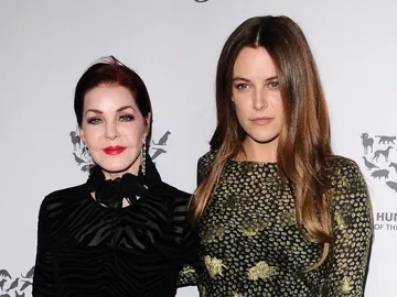 Priscilla Presley y su nieta Riley Keough Priscilla Presley y su nieta Riley Keough