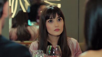¡Momento incómodo para Zeynep! Cena con Dündar pero se unen Alihan y su amiga