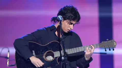 La enorme sensibilidad de Alfred García como Antonio Vega con ‘Lucha de gigantes’ La enorme sensibilidad de Alfred García como Antonio Vega con ‘Lucha de gigantes’