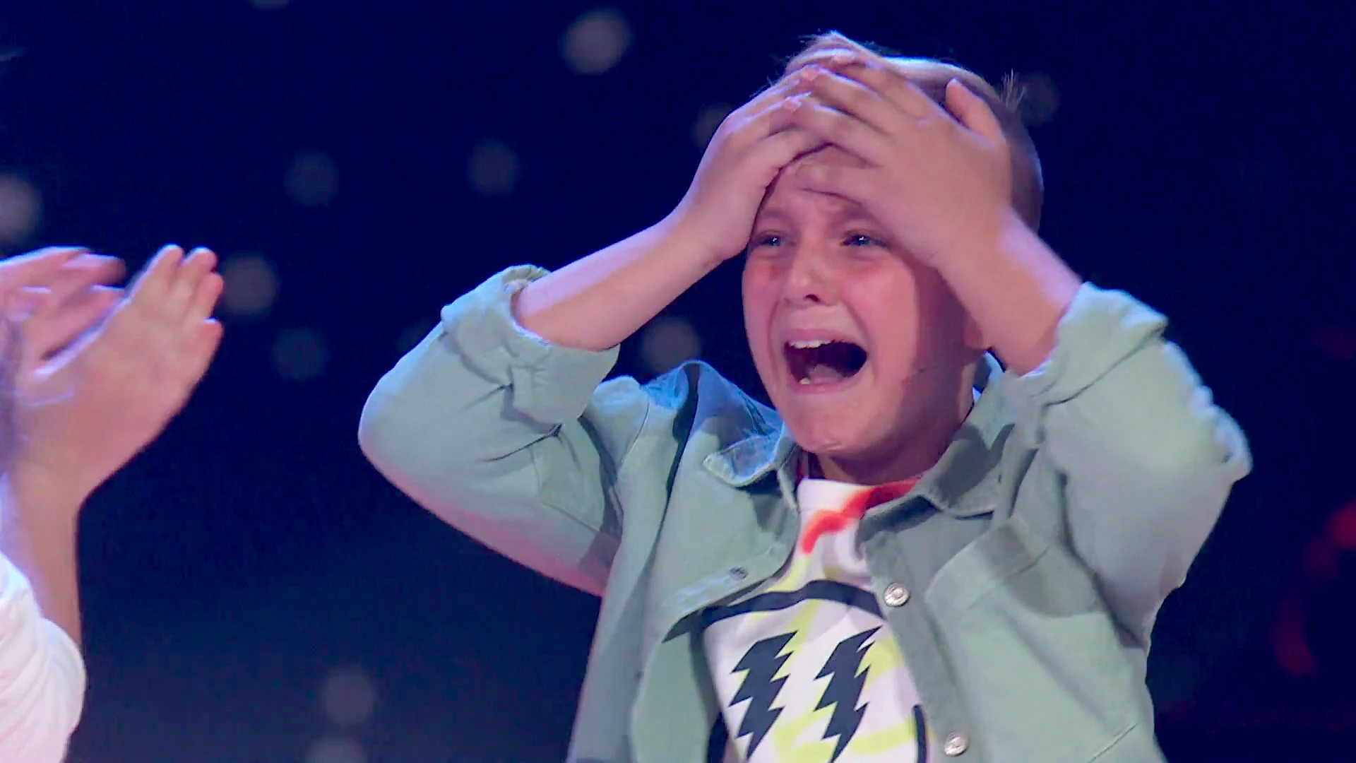 Adrián rompe a llorar tras ser elegido por el público como primer semifinalista de ‘La Voz Kids’