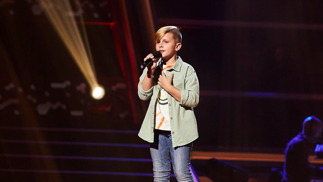 ¡Qué emoción! Adrián desprende puro arte cantando ‘Ángel caído’ de Malú